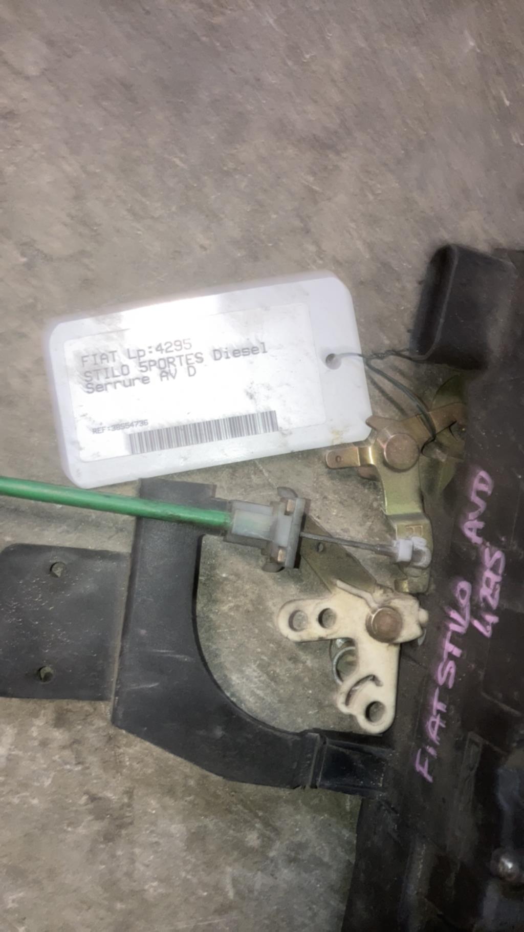 Serrure avant droit FIAT STILO Diesel - 1