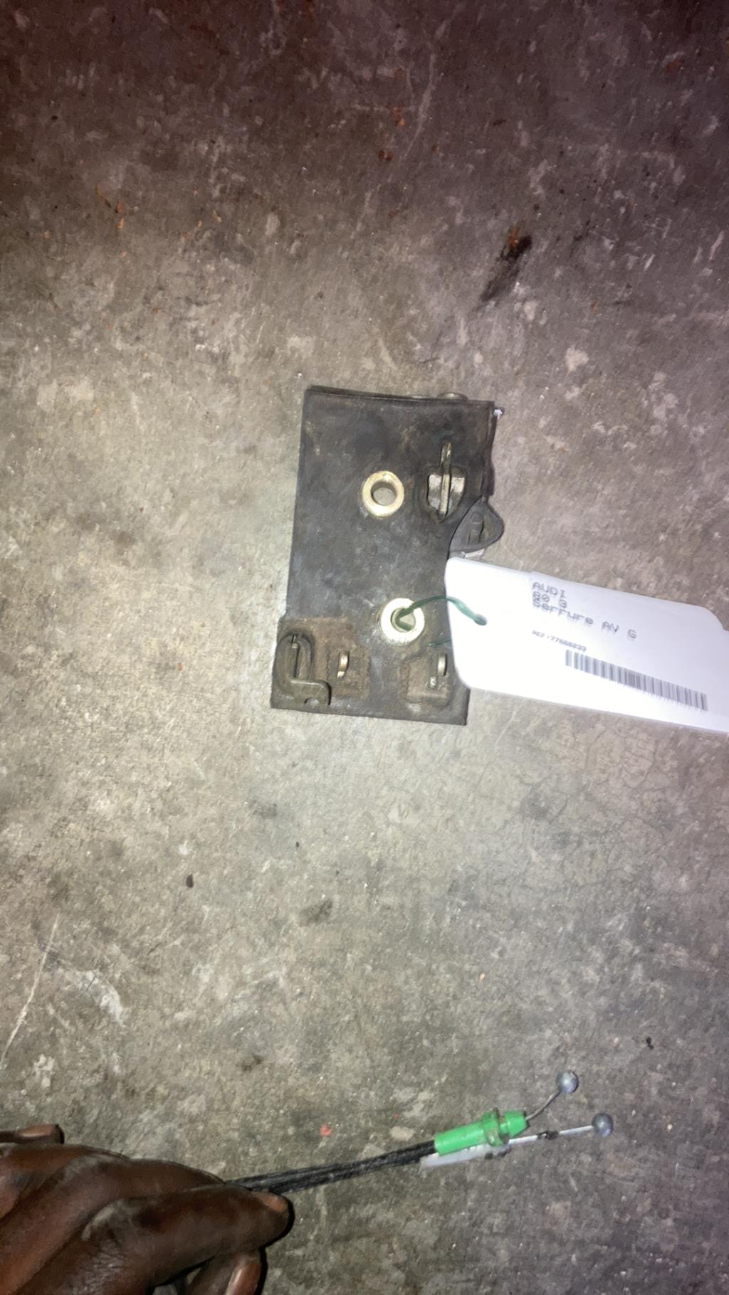 Serrure avant gauche AUDI 80 3  - 1