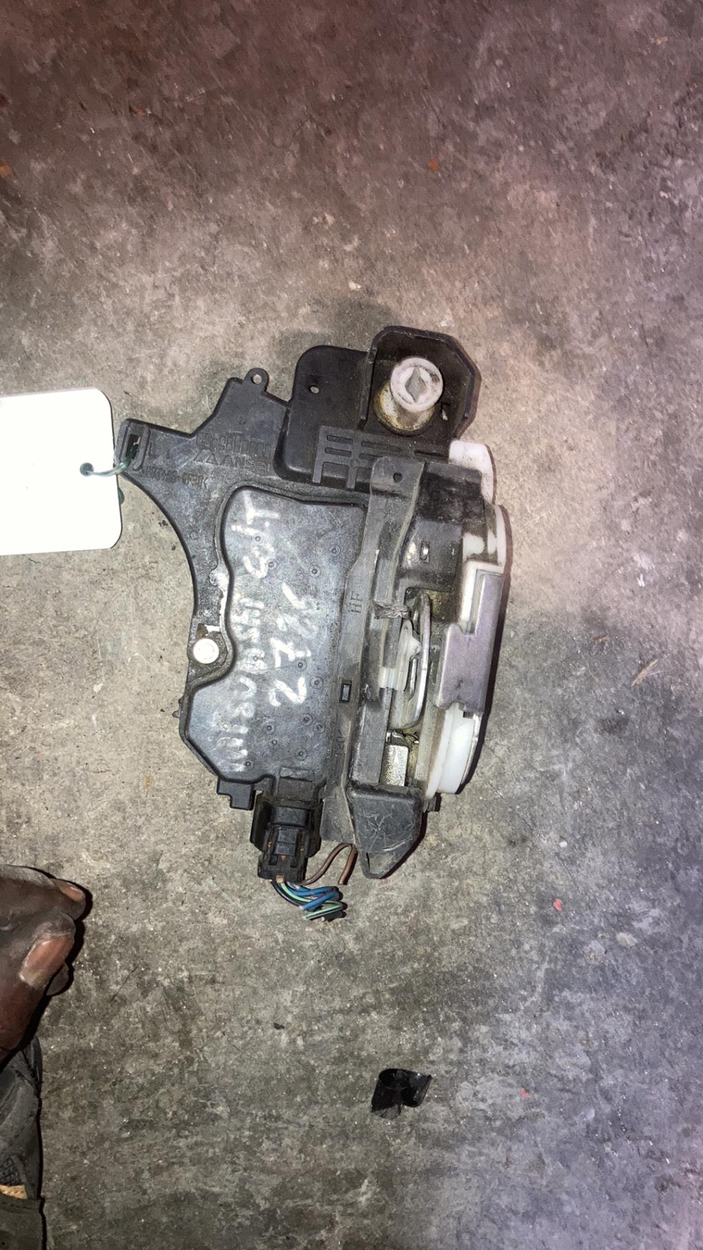 Serrure avant gauche MITSUBISHI COLT 6 PHASE 1 Diesel - 1