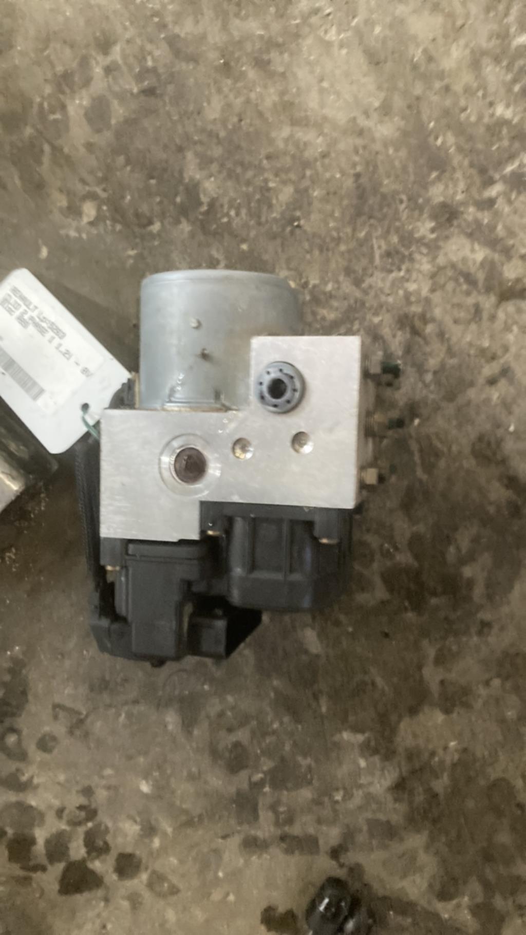 Bloc ABS (freins anti-blocage) RENAULT CLIO 2 PHASE 1 Essence - 1