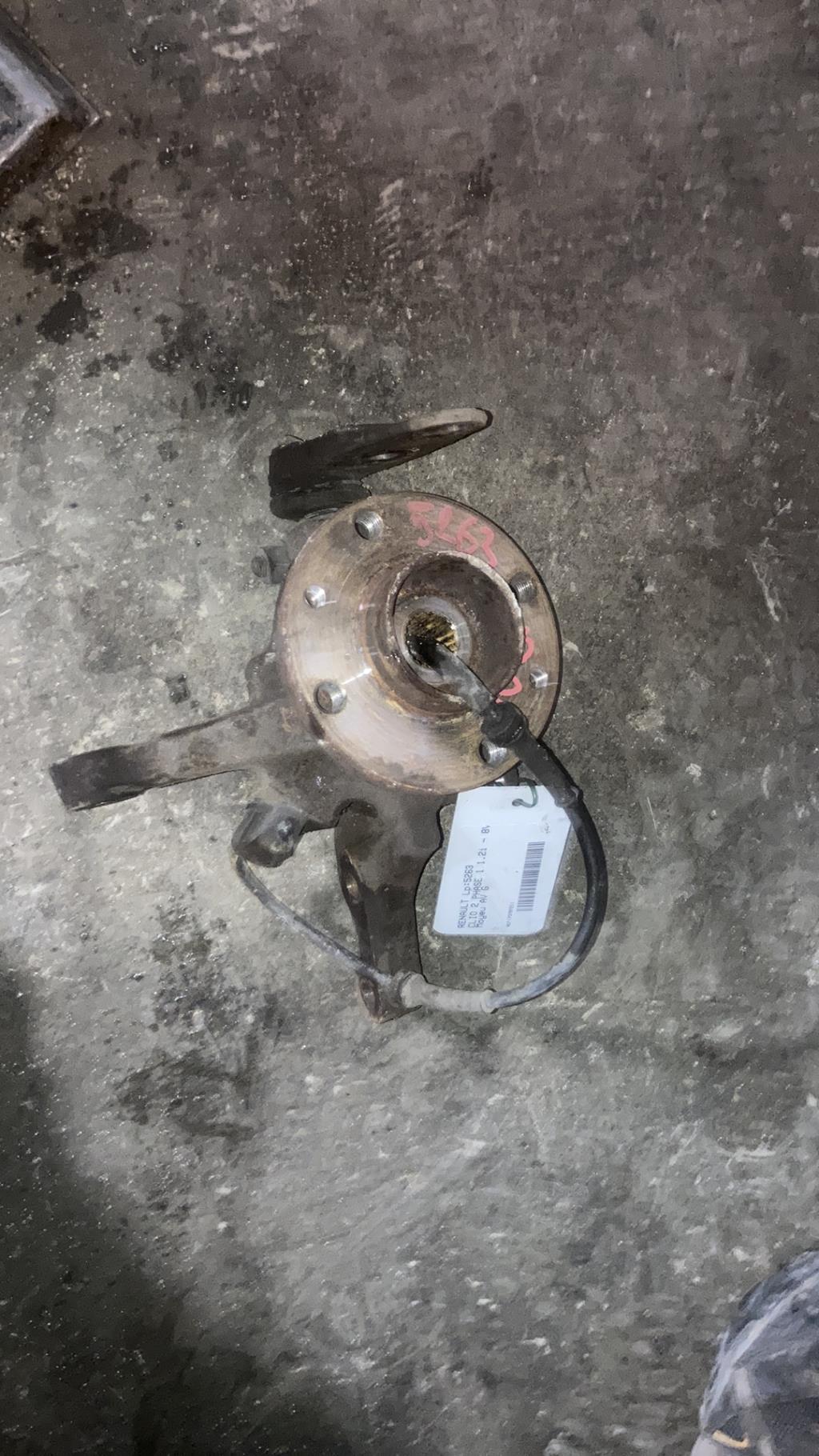 Moyeu avant gauche RENAULT CLIO 2 PHASE 1 Essence - 1