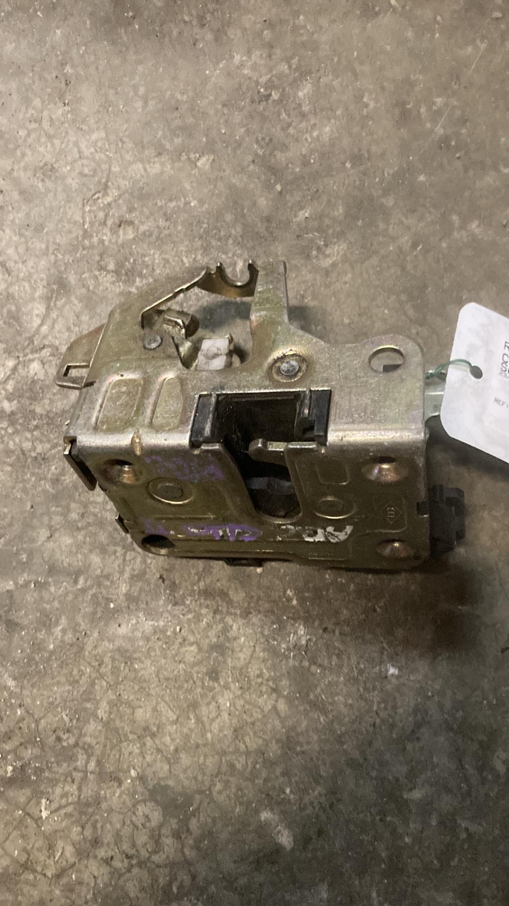 Serrure arriere gauche RENAULT CLIO 2 PHASE 2 Essence - 1