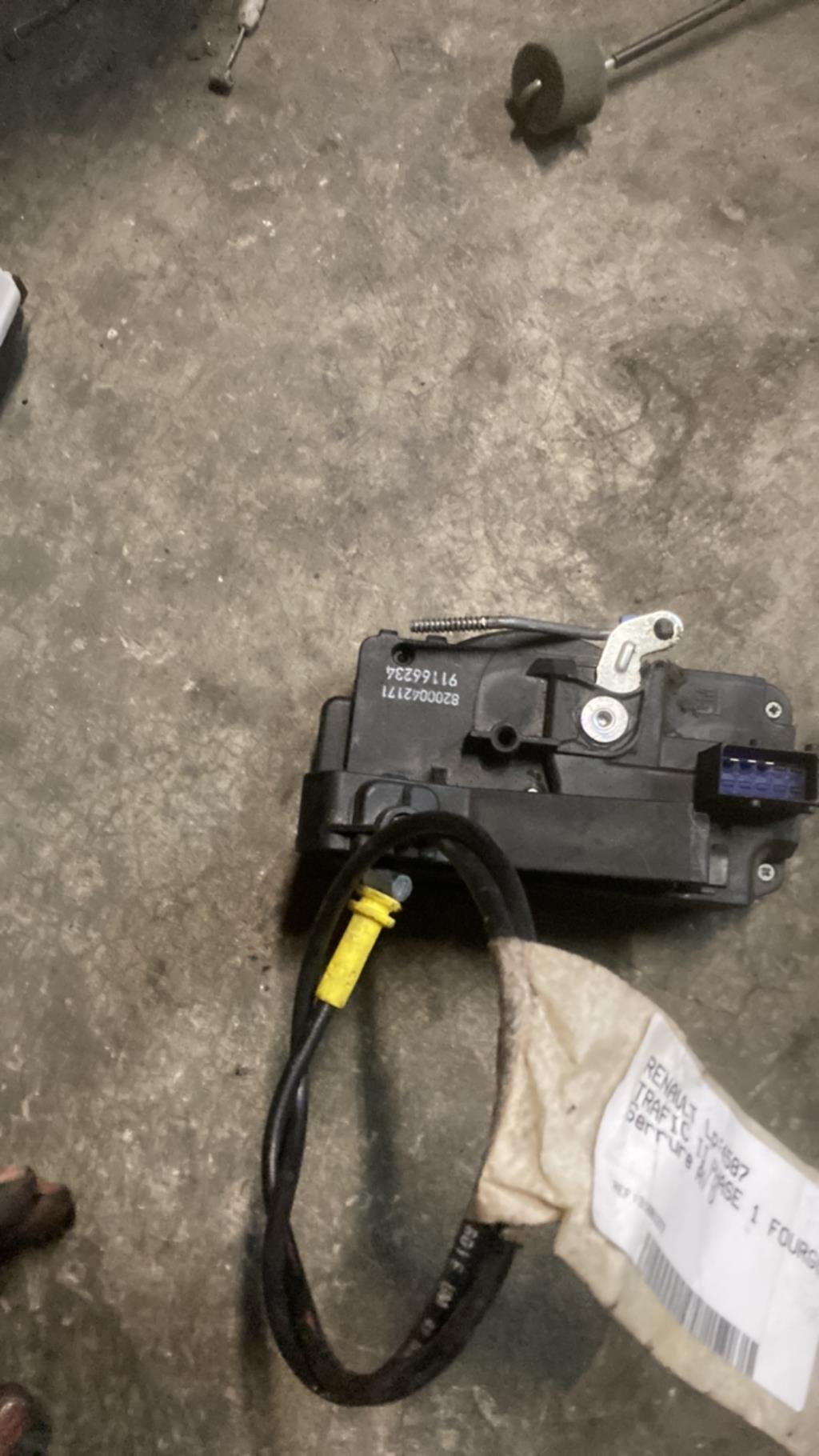 Serrure avant droit RENAULT TRAFIC 2 PHASE 1 Diesel - 1
