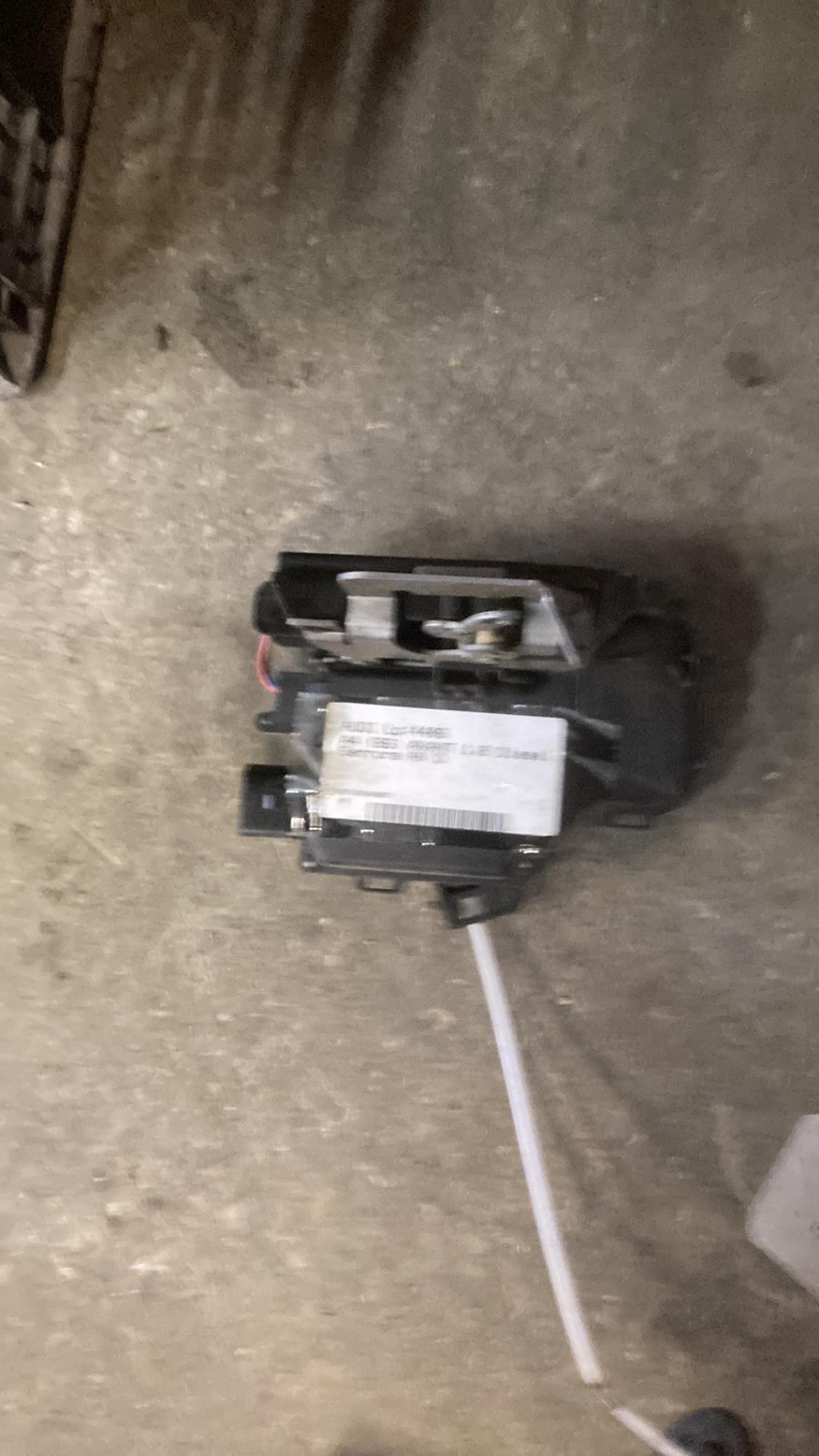 Serrure avant droit AUDI A4 2 PHASE 1 Diesel - 1