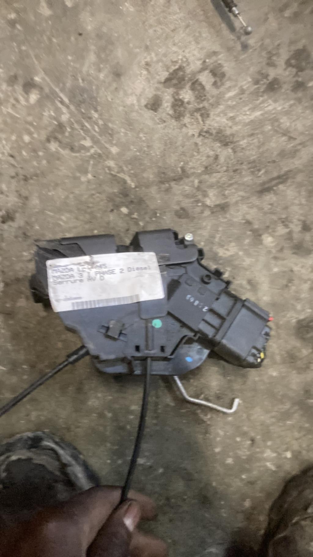 Serrure avant droit MAZDA 3 1 PHASE 2 Diesel - 1