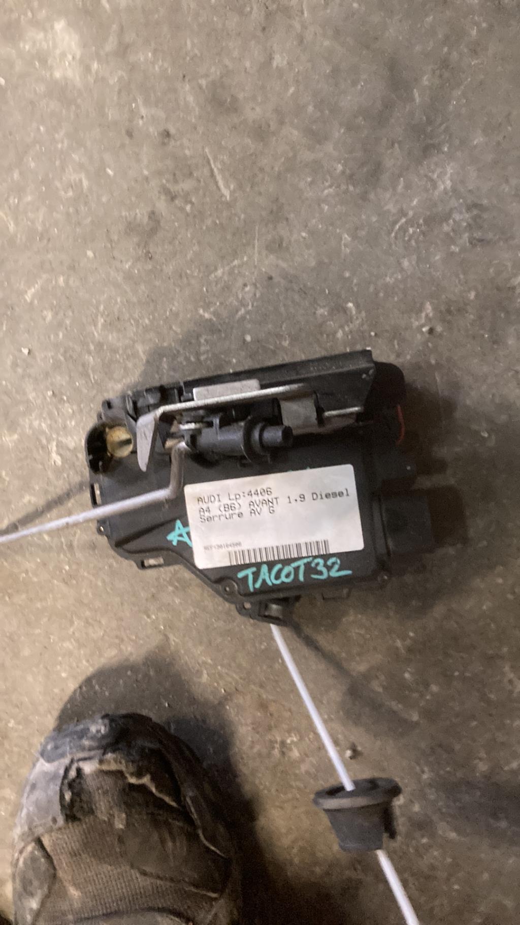 Serrure avant gauche AUDI A4 2 PHASE 1 Diesel - 1