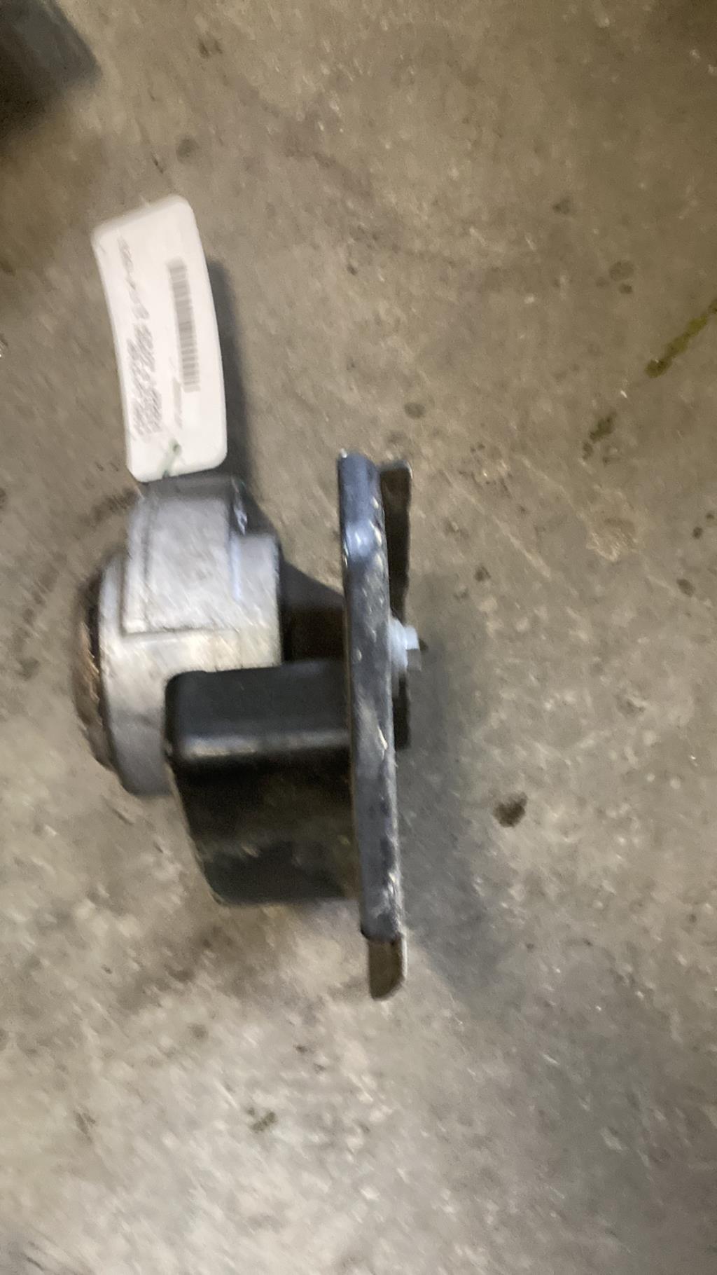 Support moteur gauche FORD FIESTA 5 PHASE 1 Diesel - 1