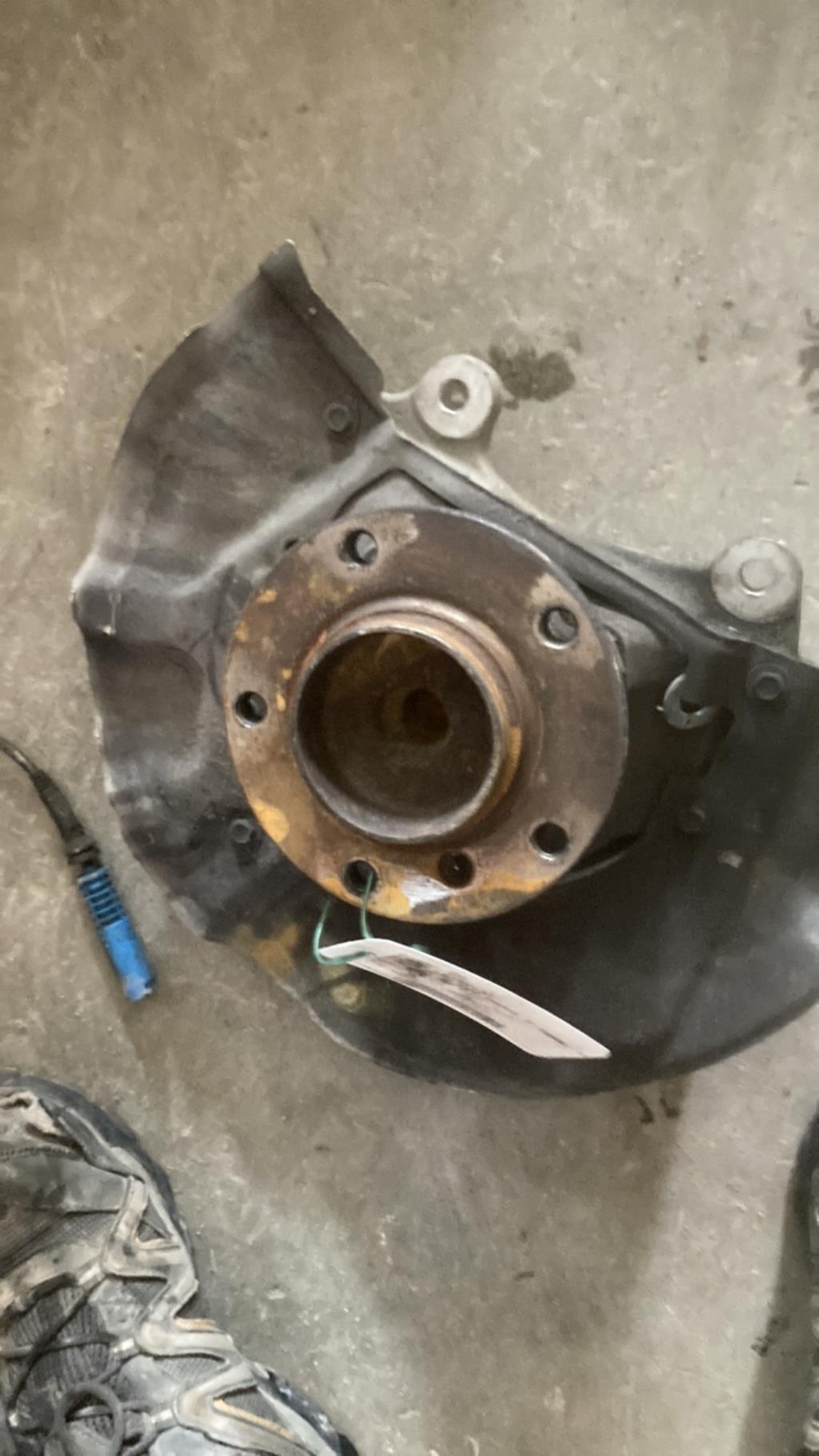 Moyeu avant droit BMW SERIE 5 E60 PHASE 2 Diesel - 1
