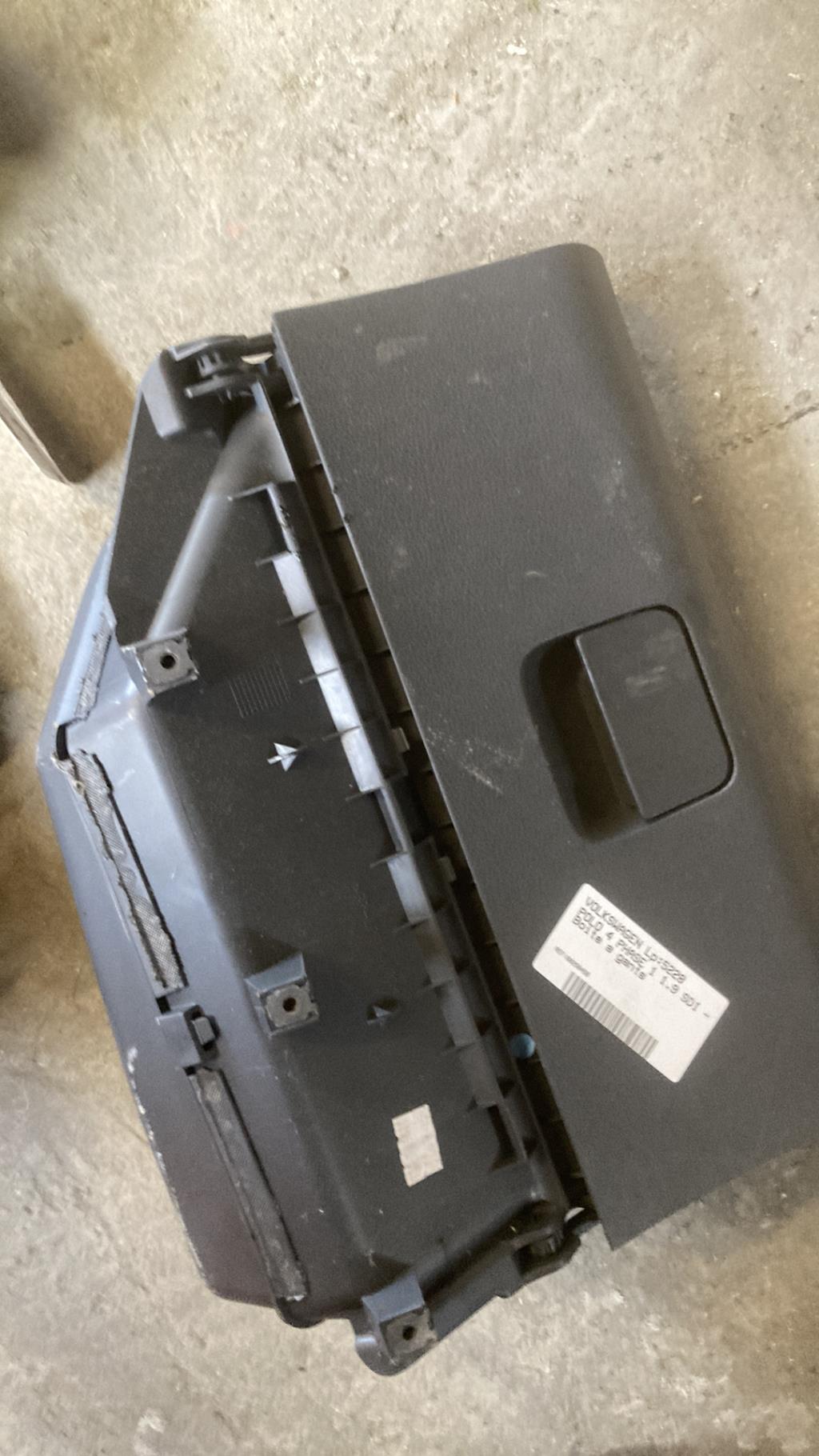 Boite a gants VOLKSWAGEN POLO 4 PHASE 1 Diesel - 1