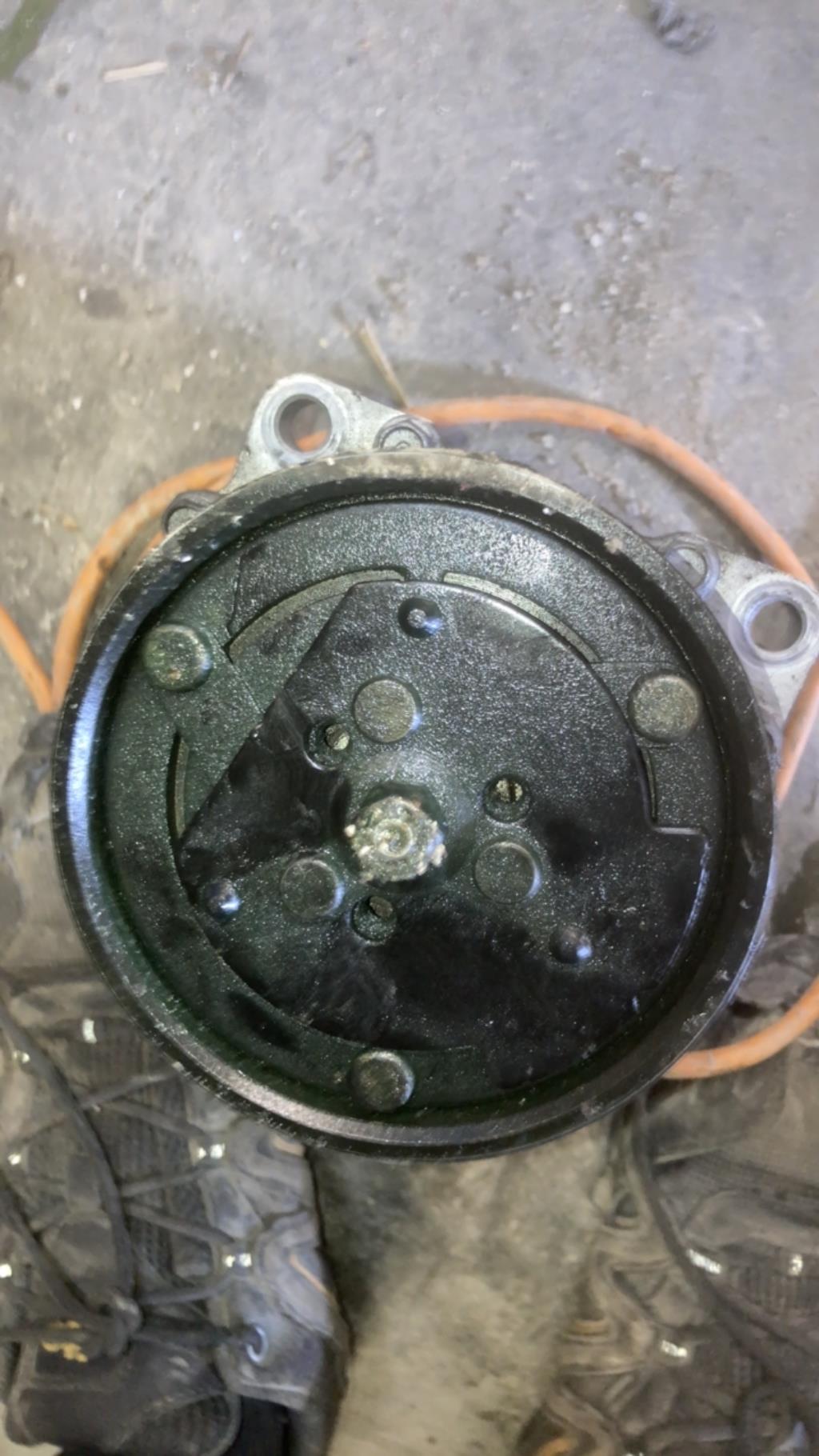 Compresseur clim VOLKSWAGEN VENTO Essence - 1