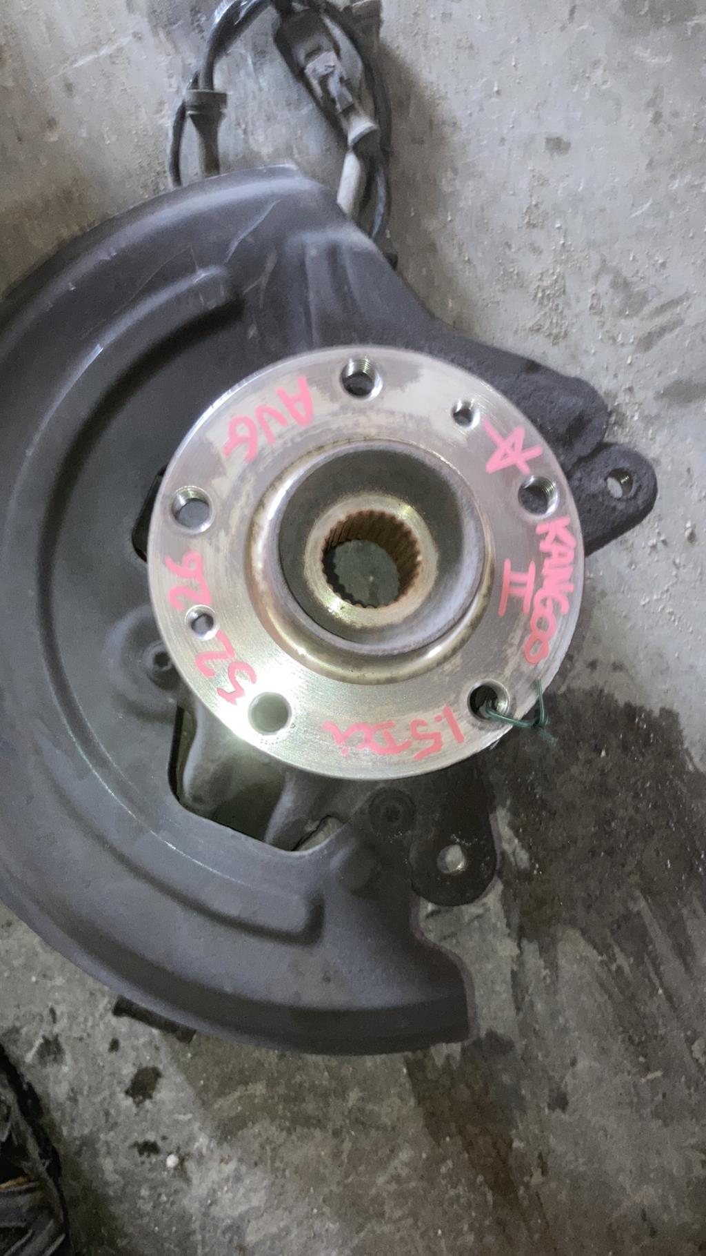 Moyeu avant gauche RENAULT KANGOO 2 PHASE 1 Diesel - 1