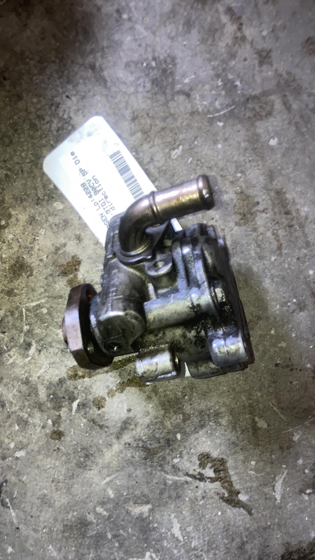 Pompe de direction VOLKSWAGEN GOLF 4 Diesel - 1