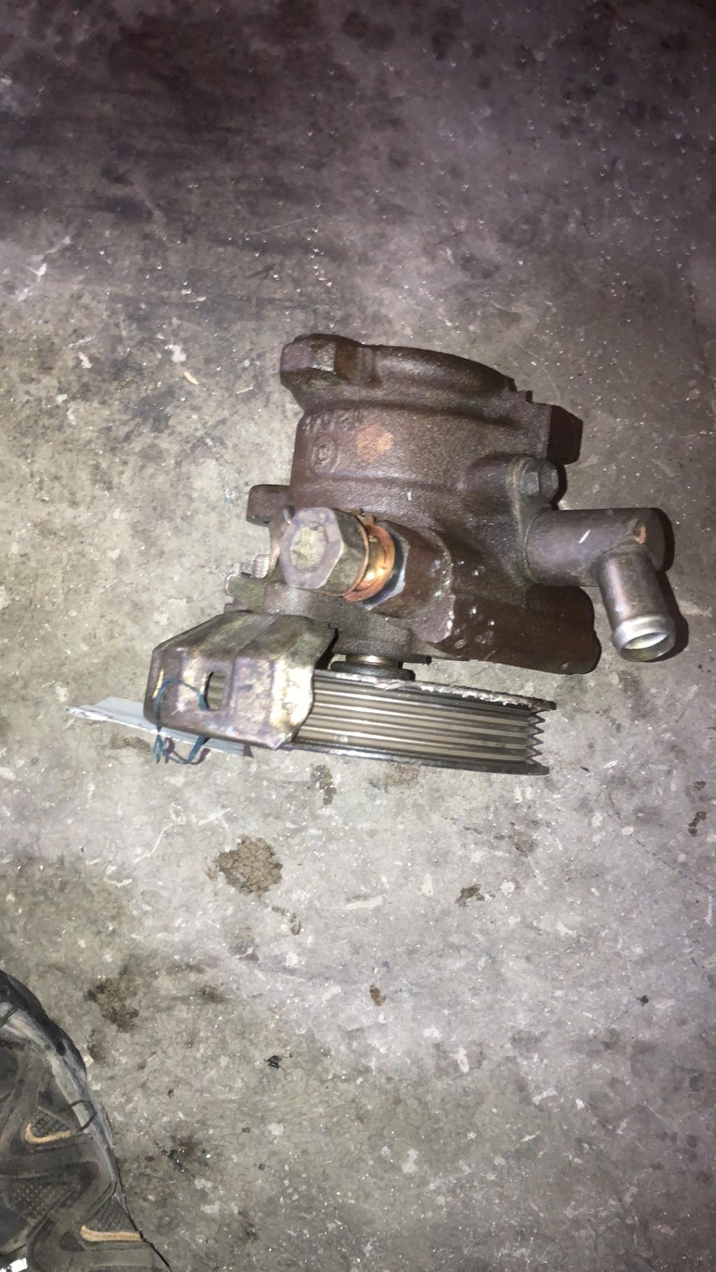 Pompe de direction TOYOTA COROLLA 9 PHASE 1 Diesel - 1