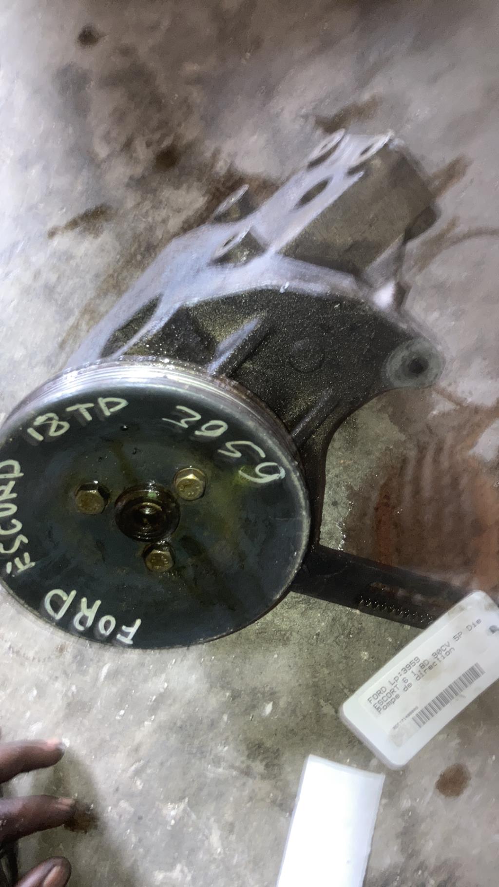 Pompe de direction FORD ESCORT 6 Diesel - 1