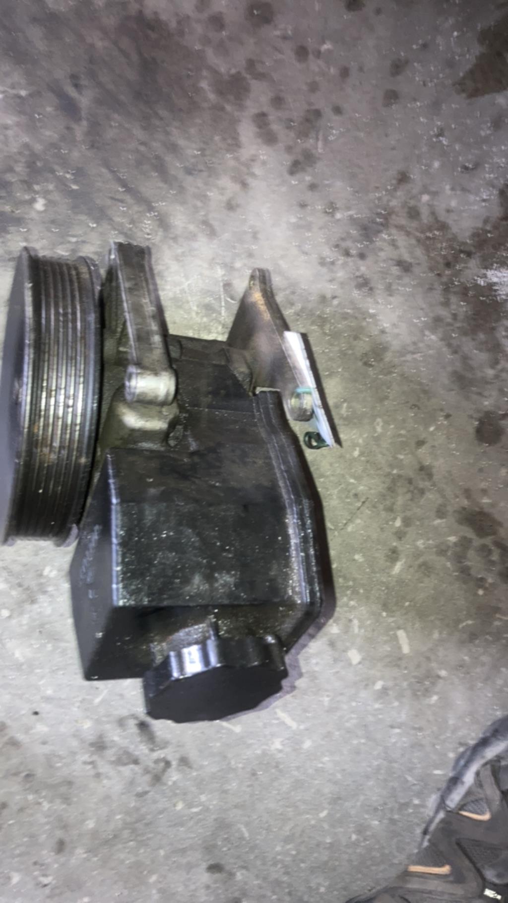 Pompe de direction MERCEDES CLASSE E 210 PHASE 1 Diesel - 1