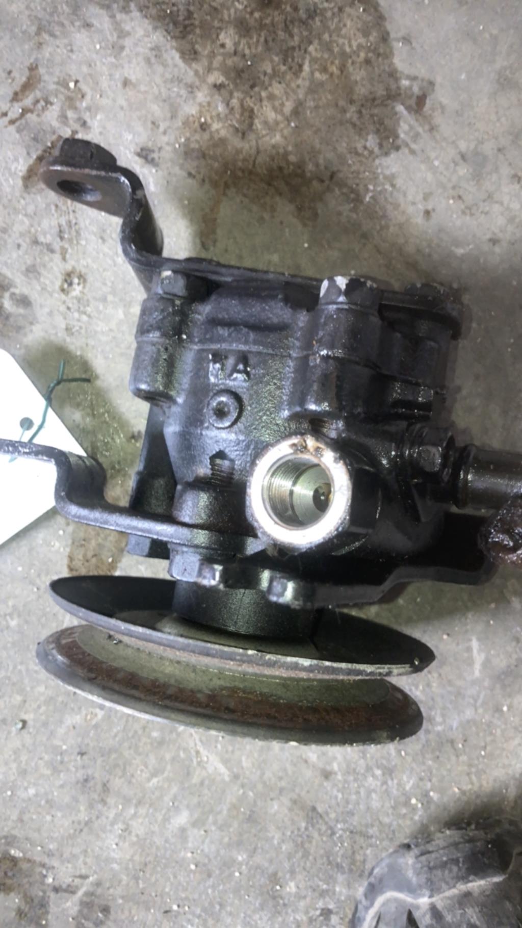 Pompe de direction NISSAN ALMERA 1 Essence - 1