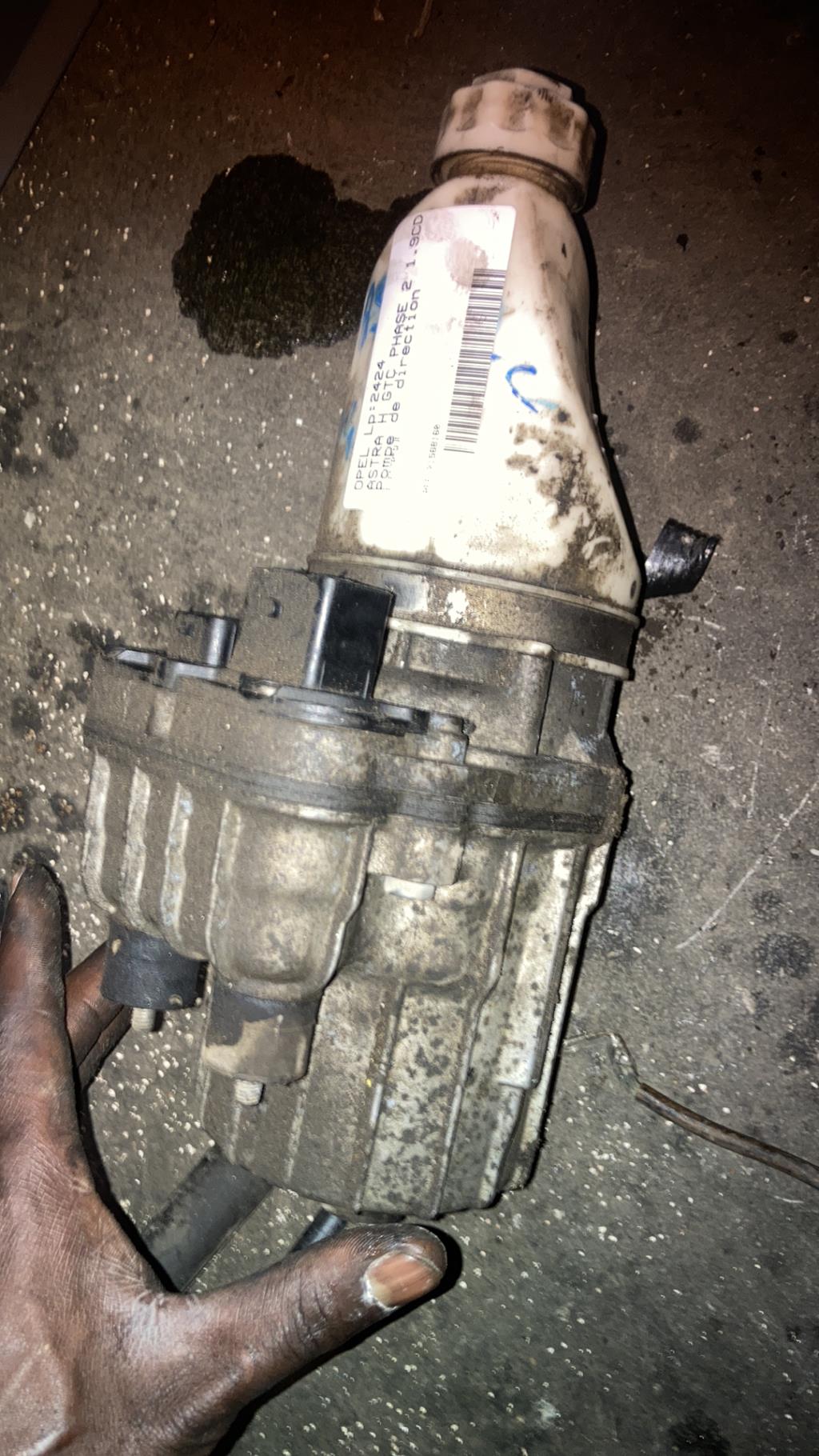 Pompe de direction OPEL ASTRA H GTC PHASE 2 Diesel - 1