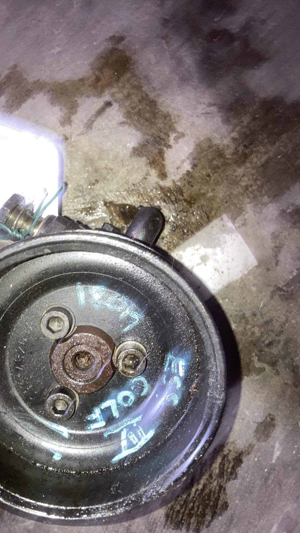 Pompe de direction VOLKSWAGEN GOLF 4 Essence - 1