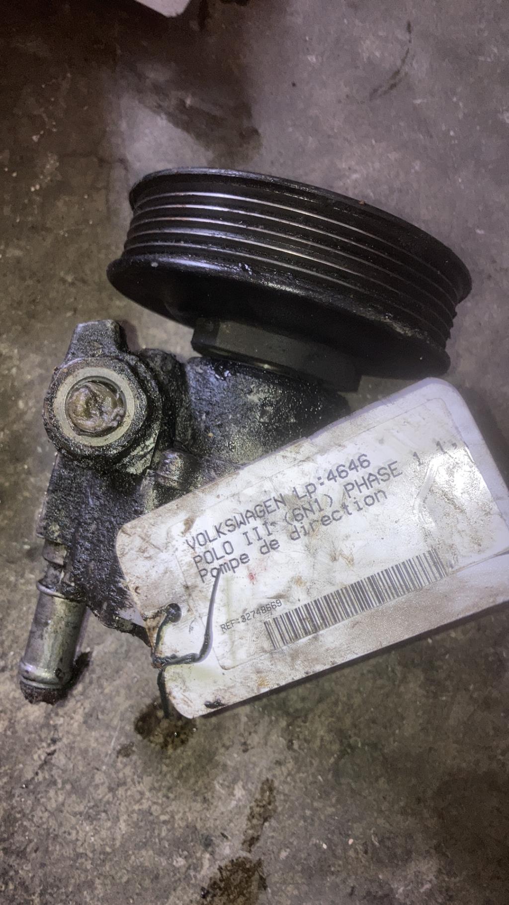 Pompe de direction VOLKSWAGEN POLO 3 PHASE 1 Essence - 1