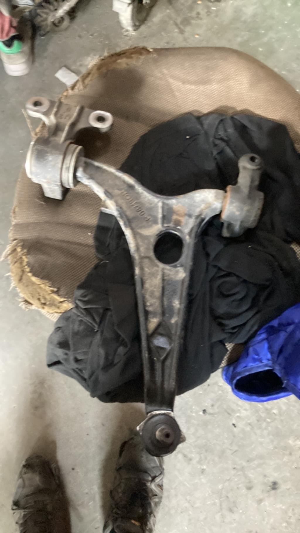 Triangle avant droit PEUGEOT 807 Diesel - 1