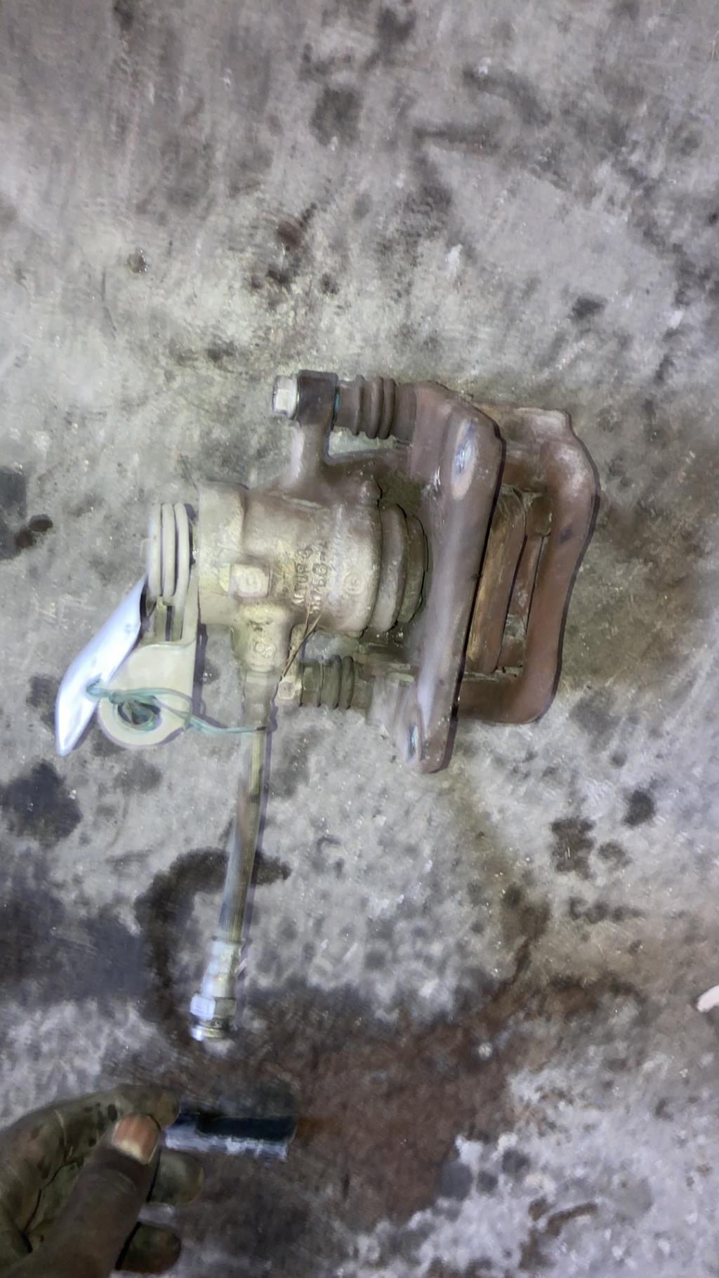 Etrier arriere droit (freinage) OPEL CORSA E Essence - 1