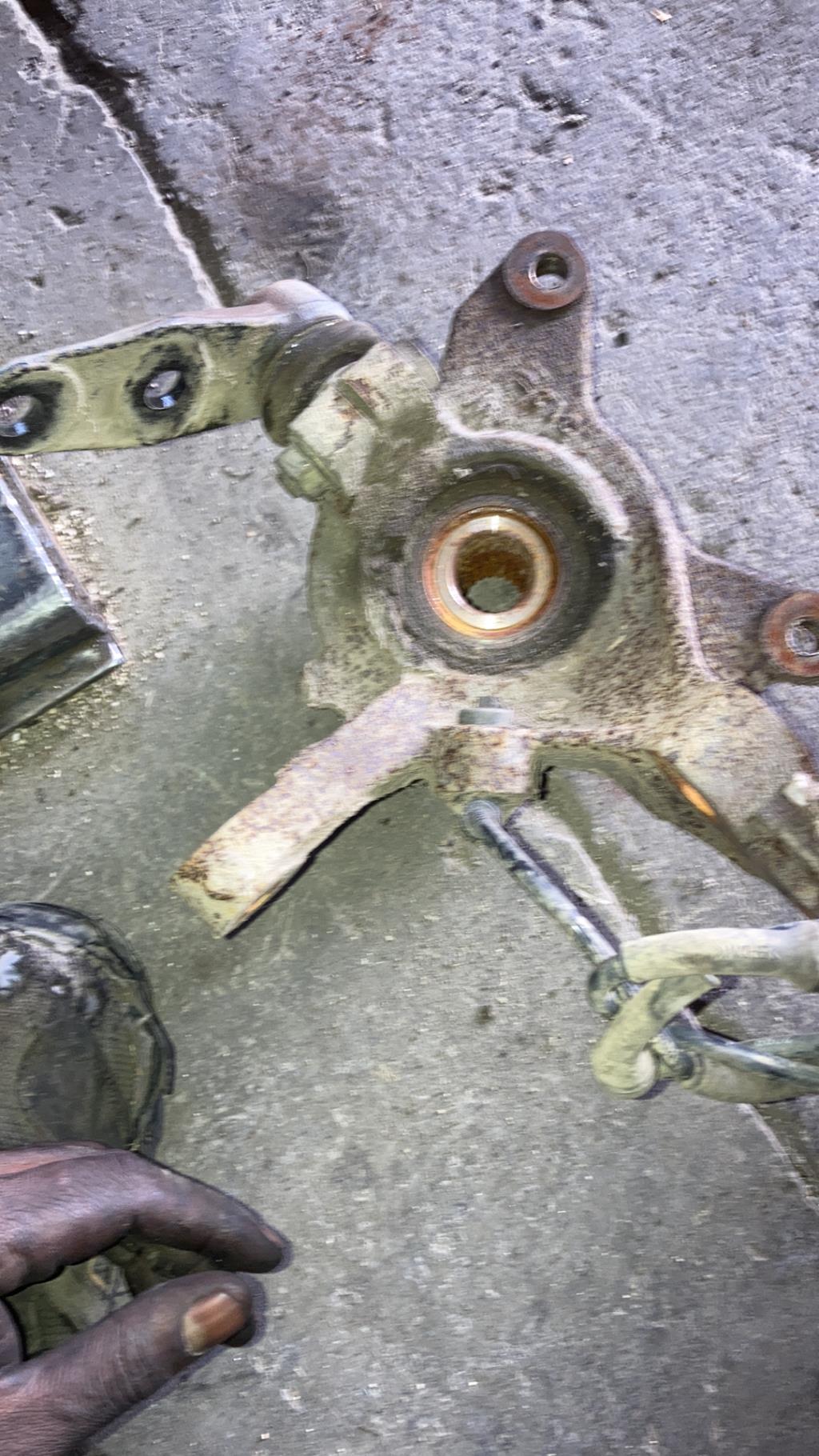 Moyeu avant droit RENAULT CLIO 2 PHASE 2 Essence - 1