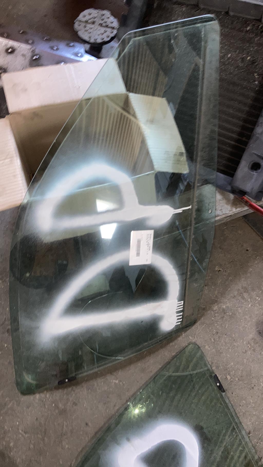 Vitre avant droit RENAULT CLIO 2 PHASE 2 Essence - 1