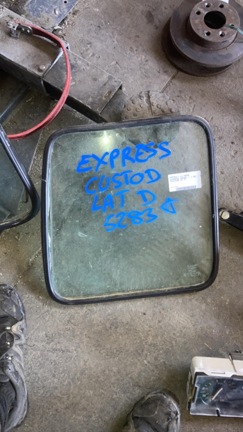 Custode avant droit RENAULT EXPRESS PHASE 1 Diesel - 1