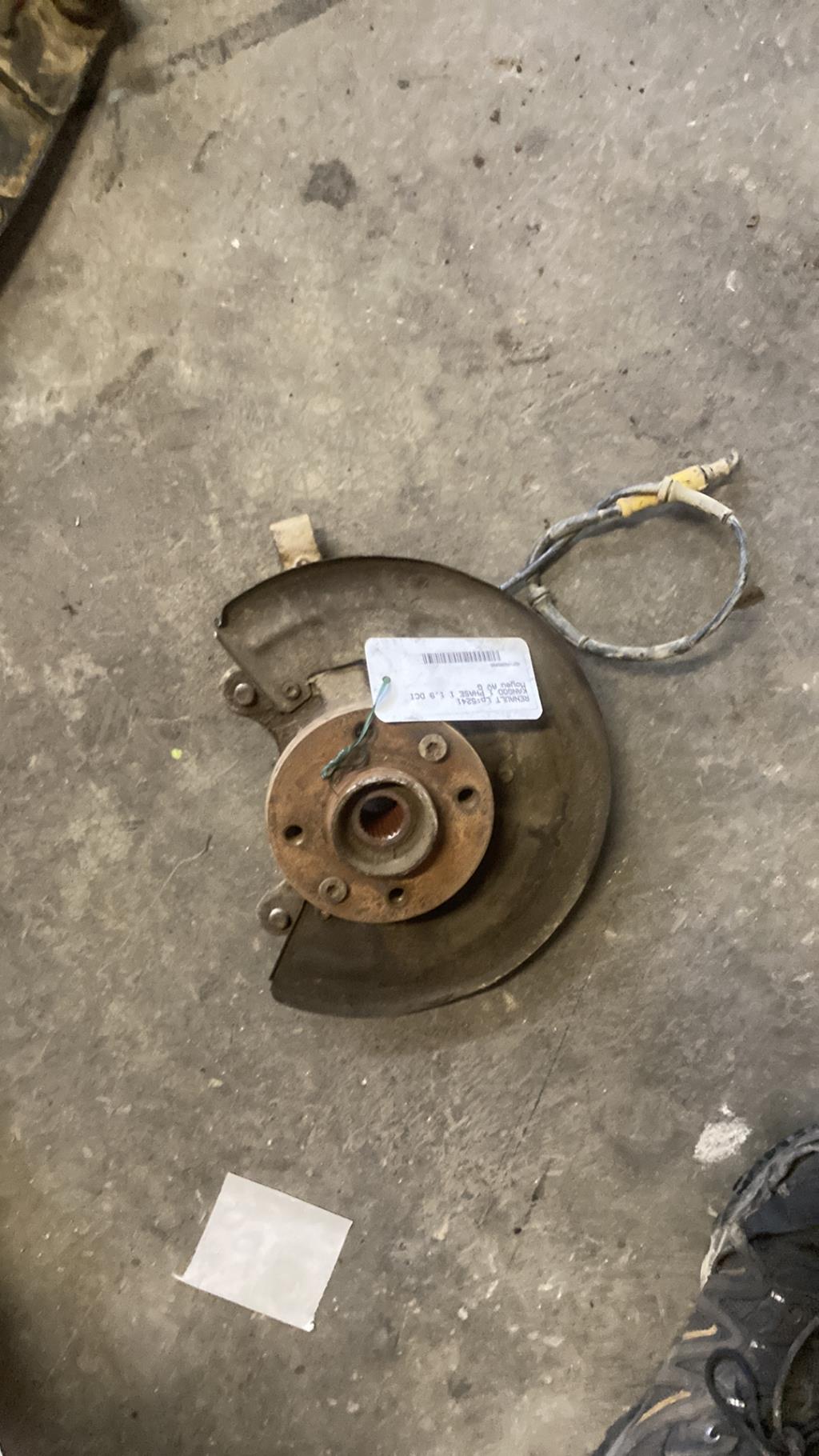 Moyeu avant gauche RENAULT KANGOO 1 PHASE 1 Diesel - 1
