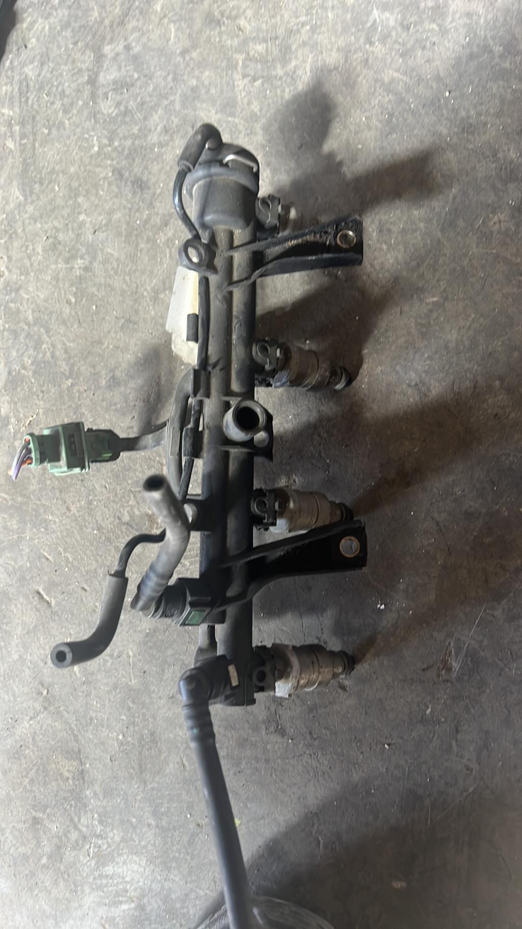 Rampe injection PEUGEOT 306 PHASE 1 Essence - 1