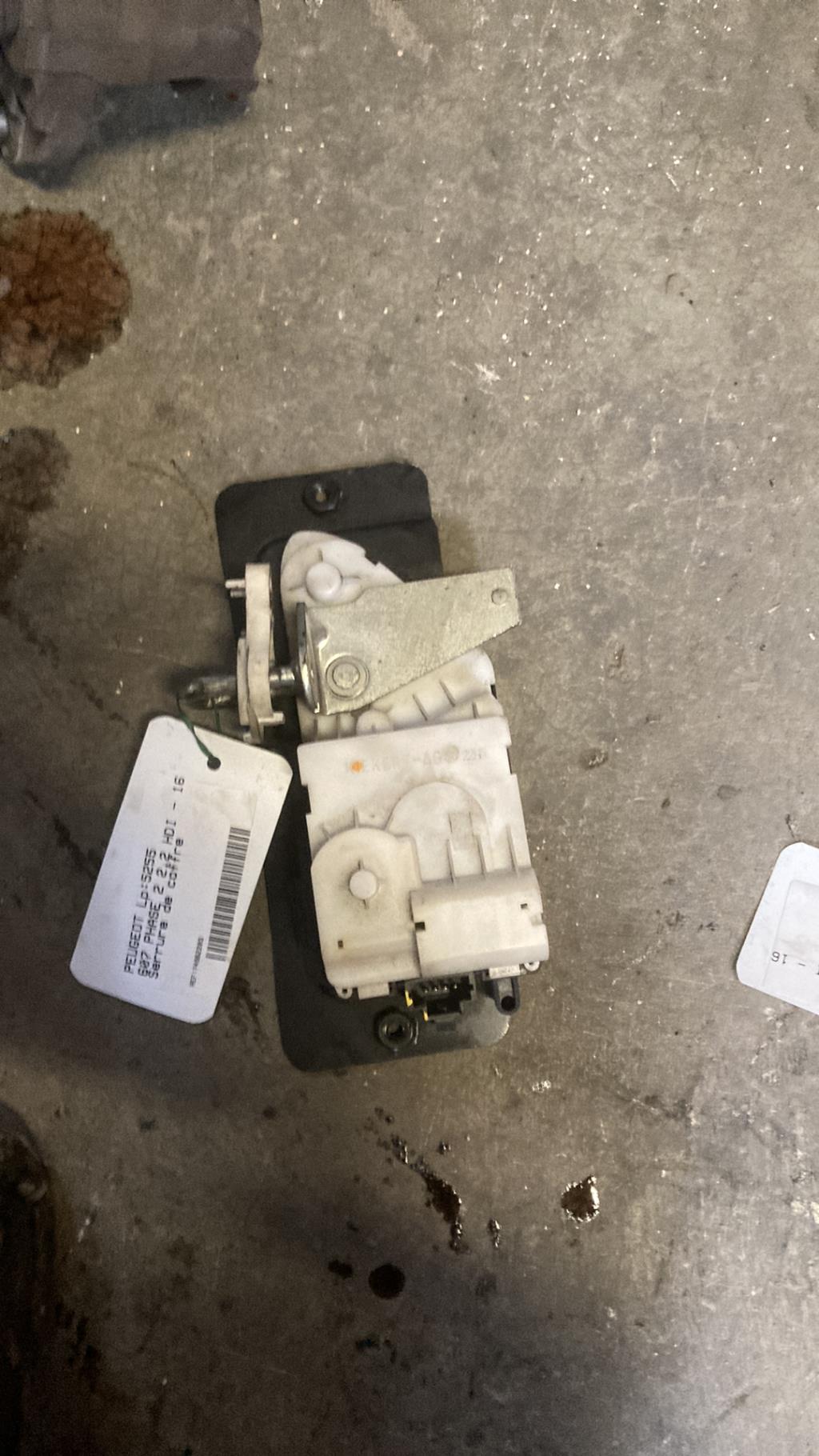 Serrure de coffre PEUGEOT 607 PHASE 2 Diesel - 1