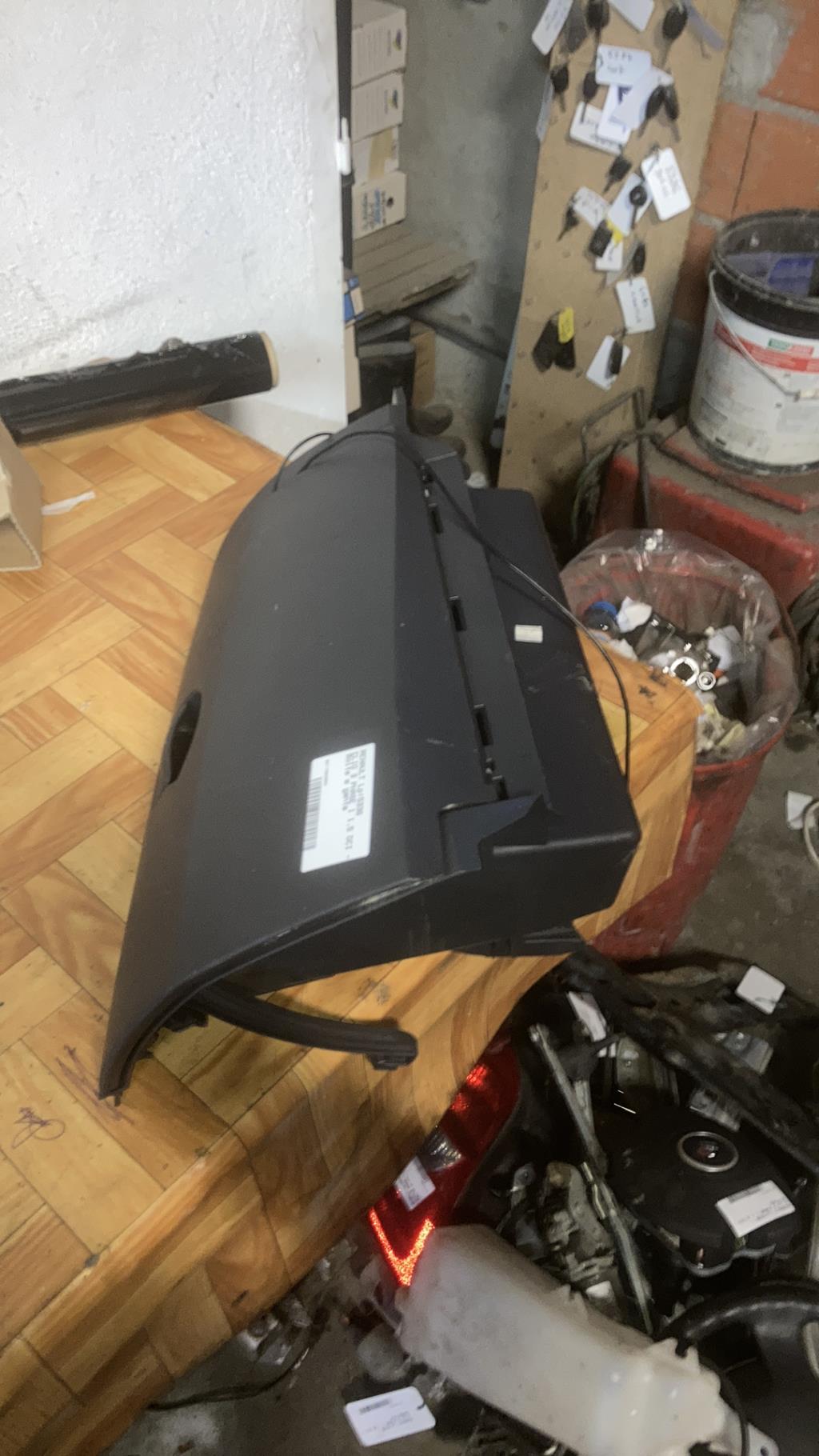 Boite a gants RENAULT CLIO 3 PHASE 1 Diesel - 1