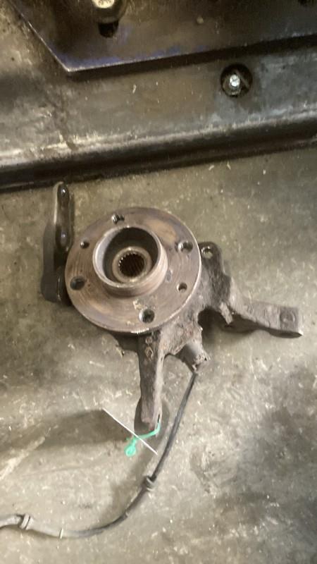Moyeu avant gauche RENAULT CLIO 2 PHASE 2 Diesel - 1