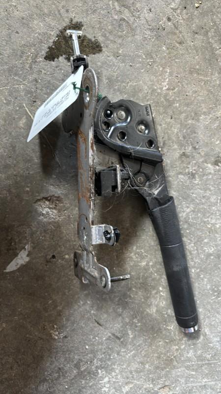 Levier frein à main PEUGEOT 207 PHASE 1 BREAK Diesel - 1