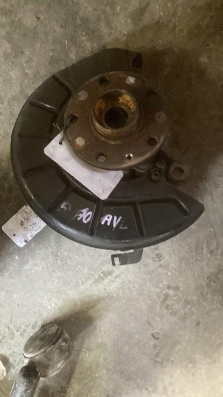 Moyeu avant gauche VOLKSWAGEN GOLF 5 Diesel - 1