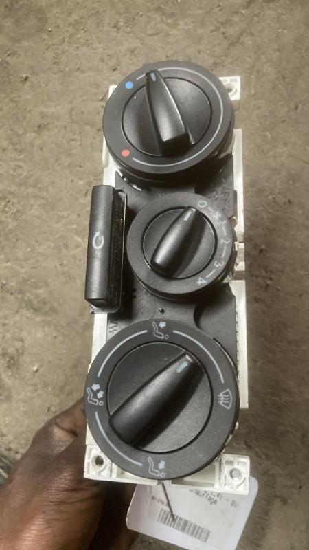 Commande chauffage VOLKSWAGEN POLO 3 PHASE 2 Essence - 1