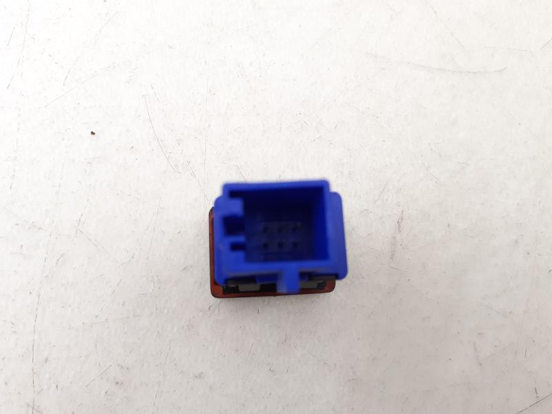Bouton de warning VOLKSWAGEN POLO 6 Essence - 1