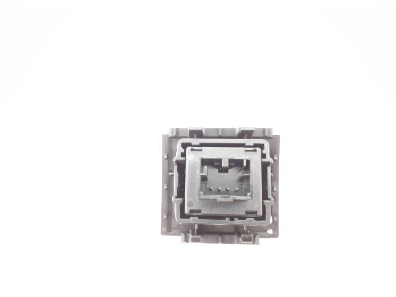 Bouton de warning AUDI A4 4 PHASE 1 Essence - 1