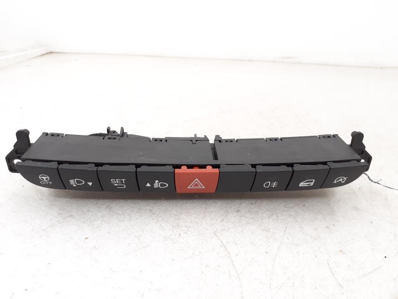 Bouton de warning FIAT 500L PHASE 1 Diesel - 1