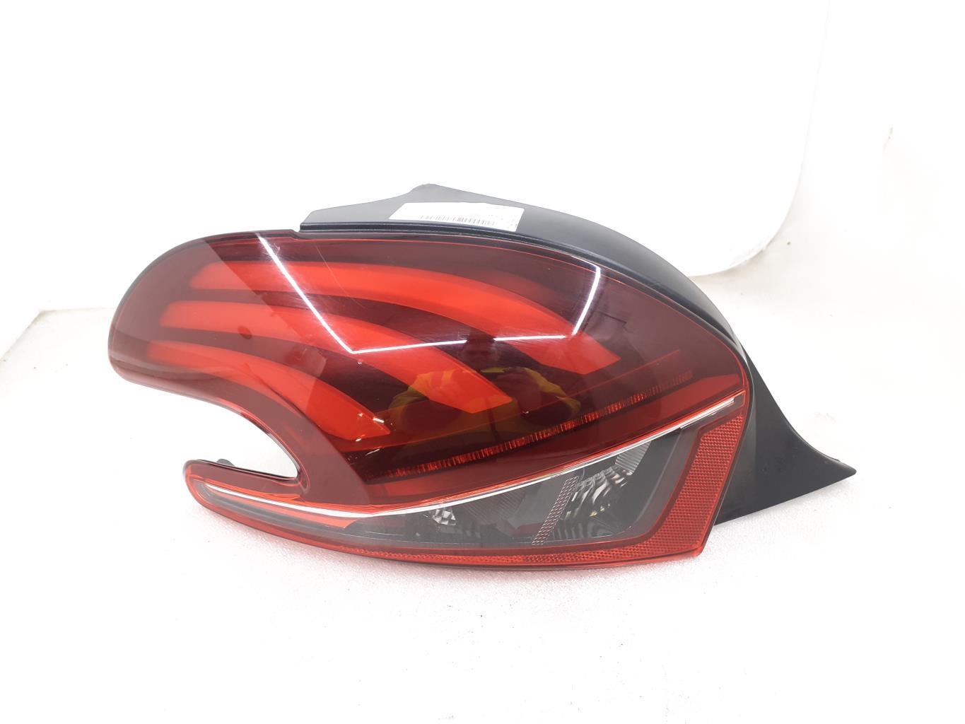 Fanale posteriore principale sinistro (luci) PEUGEOT 208 1 PHASE 2 Diésel - 1