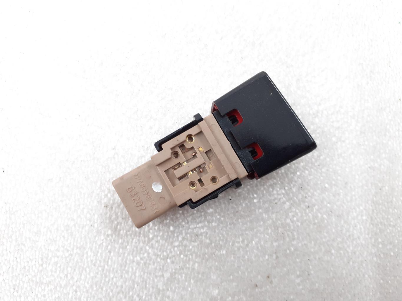 Bouton de warning NISSAN NOTE 2 Essence - 1