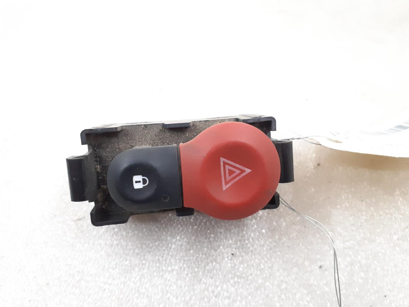 Bouton de warning RENAULT KANGOO 2 PHASE 2 Diesel - 1