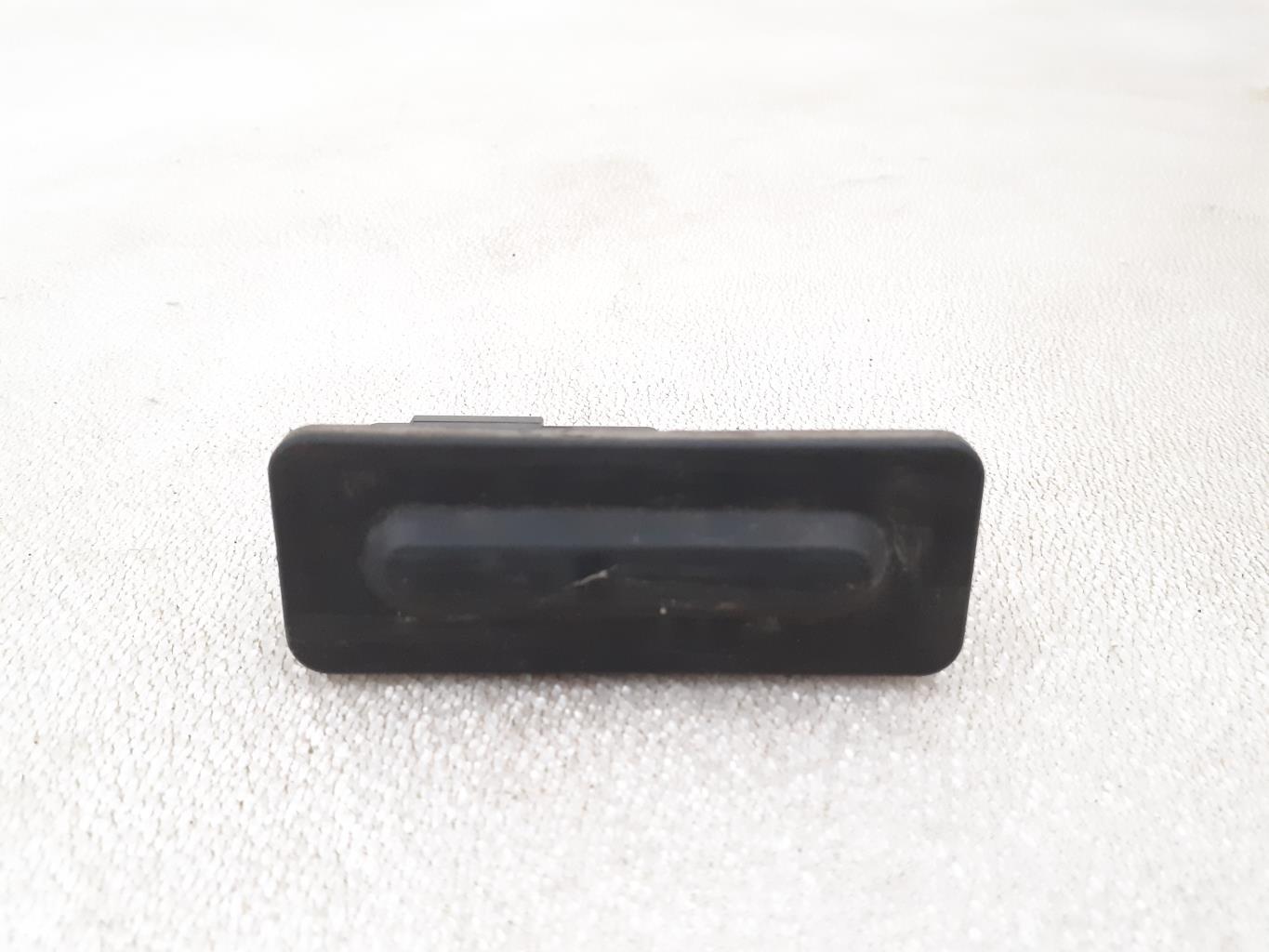 Bouton de coffre CITROEN C3 3 PHASE 1 Diesel - 1