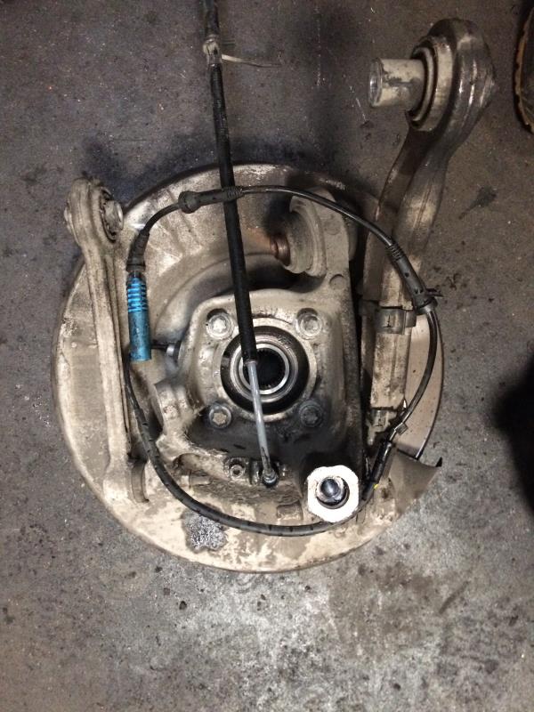 Moyeu arriere droit BMW SERIE 5 E60 PHASE 2 Diesel - 1