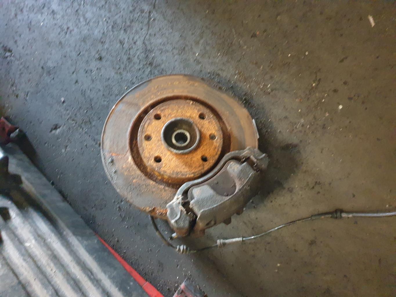 Moyeu avant gauche PEUGEOT 207 PHASE 1 Diesel - 1