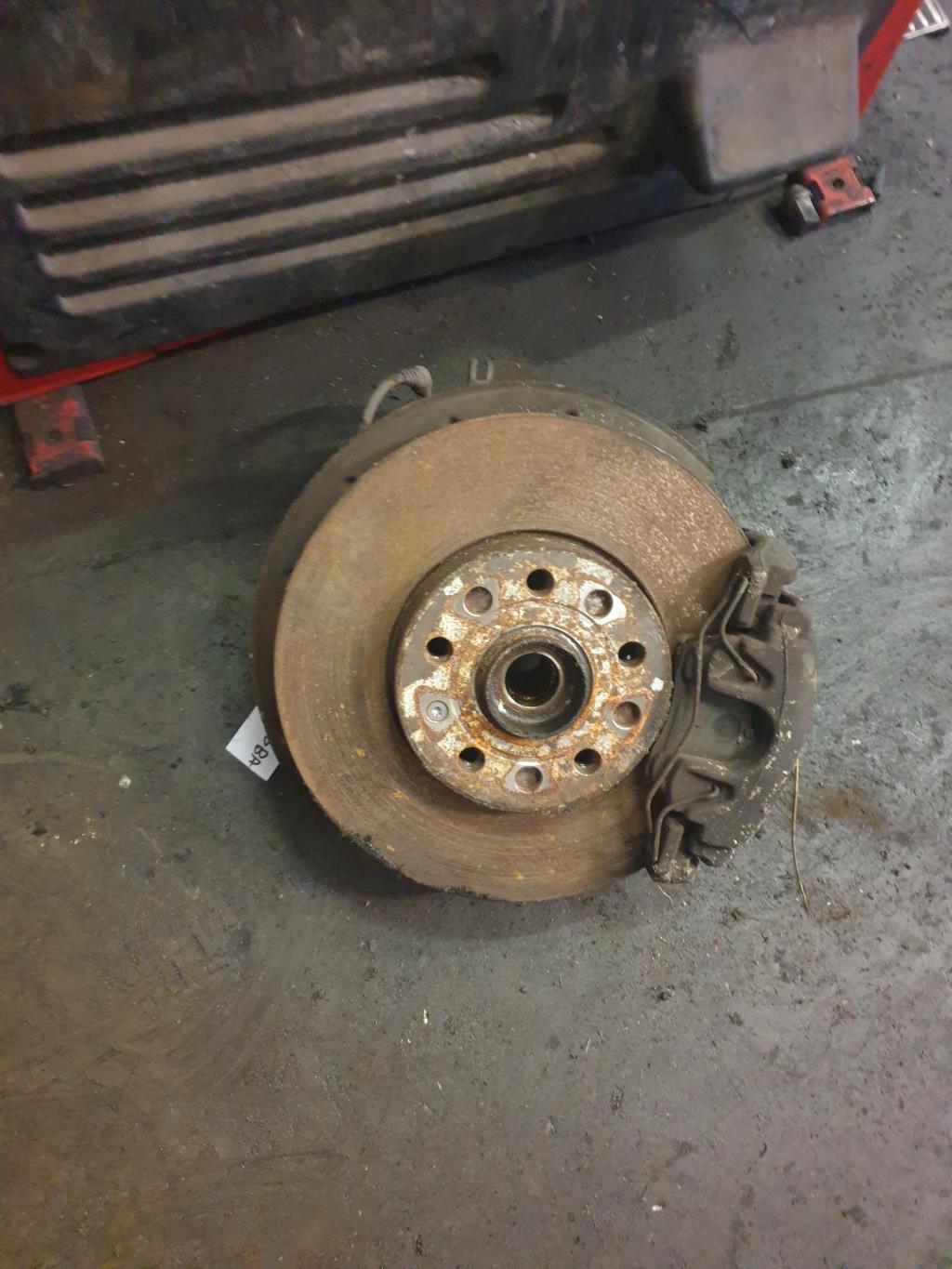 Moyeu avant droit AUDI A3 2 SPORTBACK PHASE 1 Diesel - 1