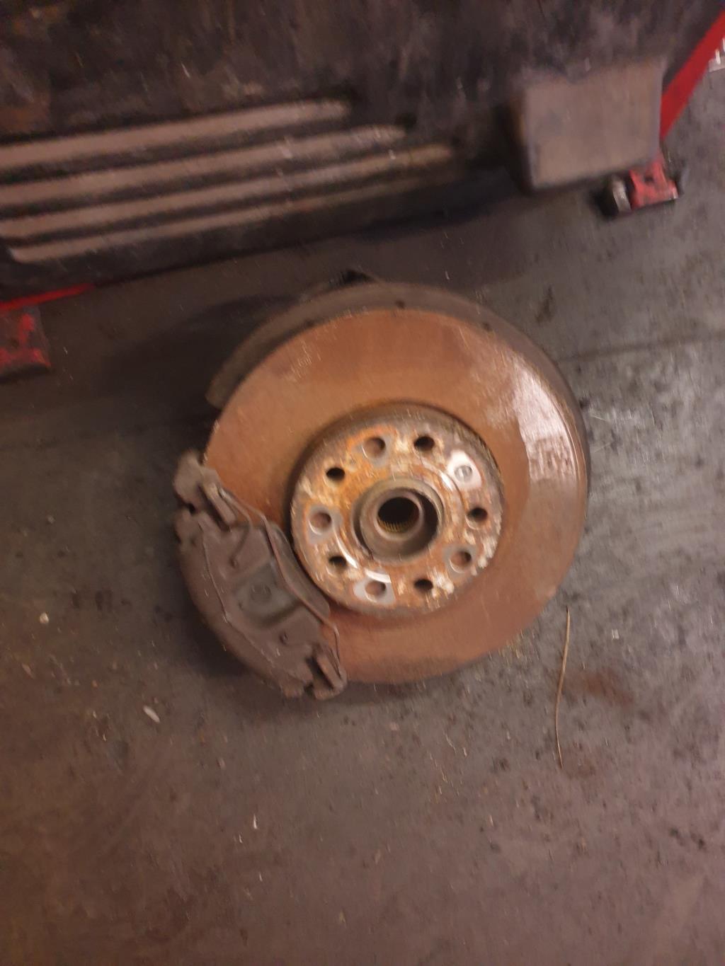 Moyeu avant gauche AUDI A3 2 SPORTBACK PHASE 1 Diesel - 1