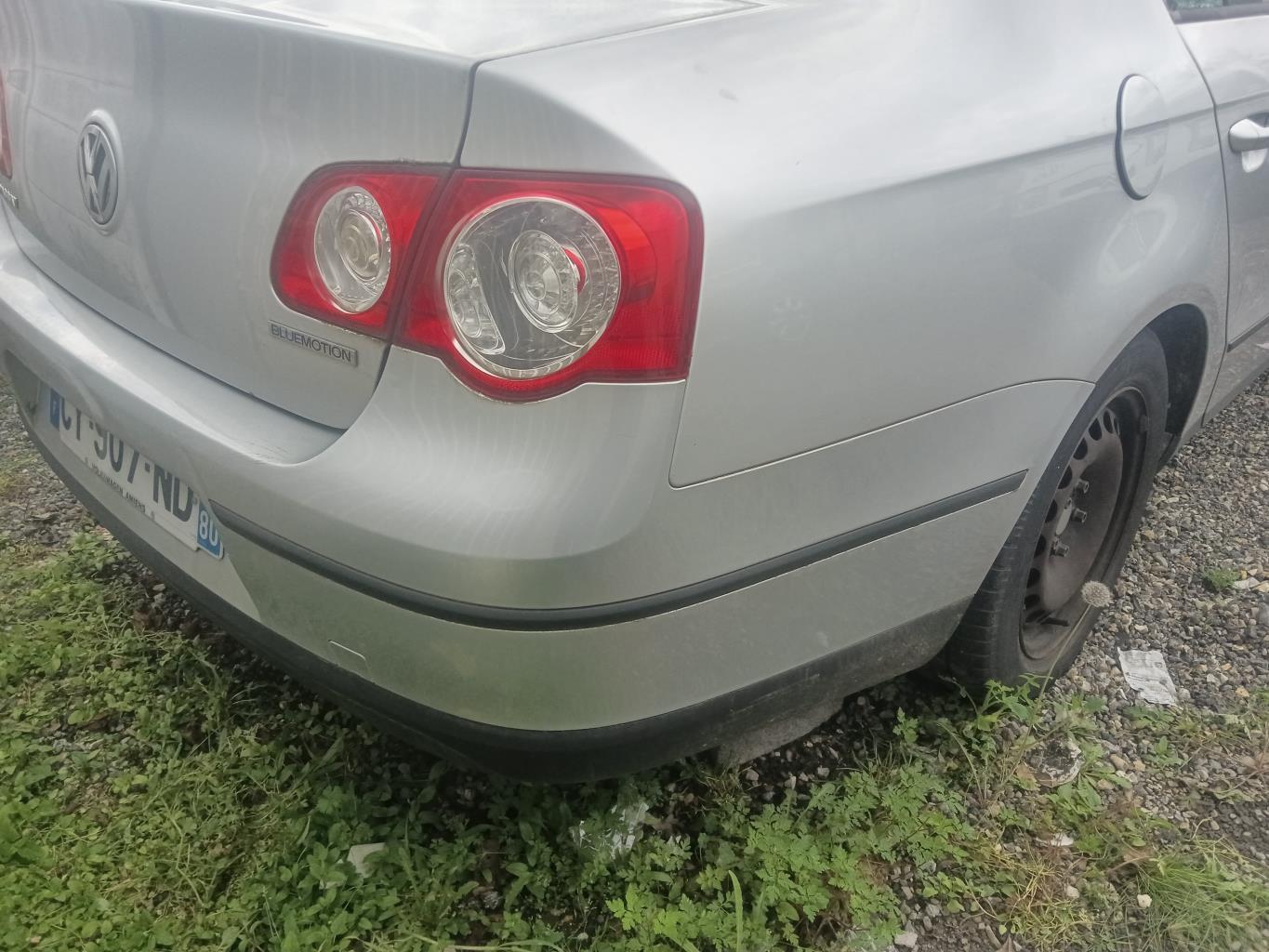 Pare choc arriere VOLKSWAGEN PASSAT 5 Diesel - 1