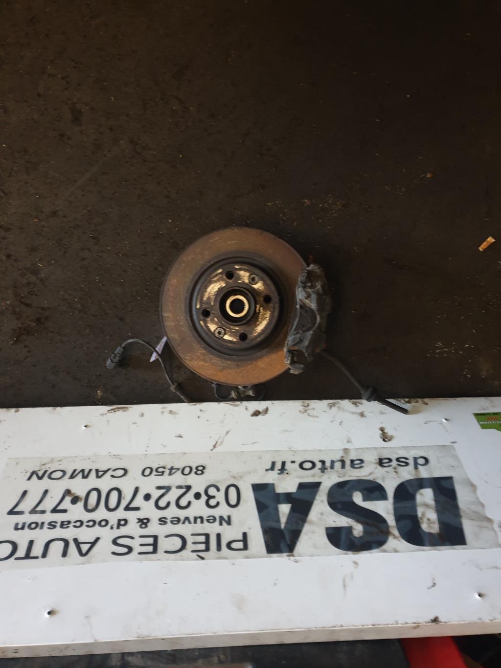 Moyeu avant gauche RENAULT CLIO 4 PHASE 1 Diesel - 1
