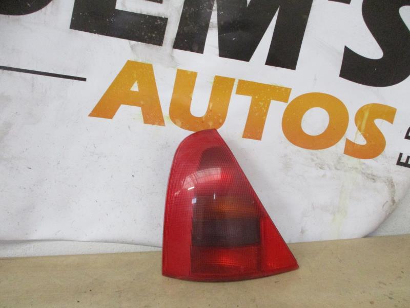 Feu arriere secondaire gauche (feux) RENAULT CLIO 2 PHASE 1 Essence - 1